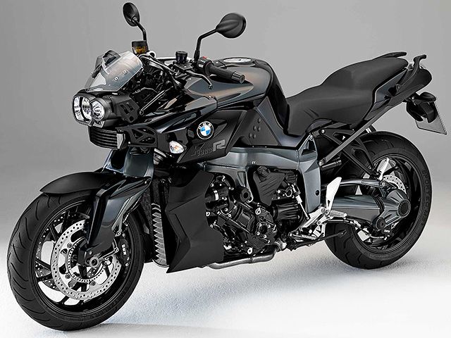 BMW K1300R: Мощный родстер с характером уличного бойца