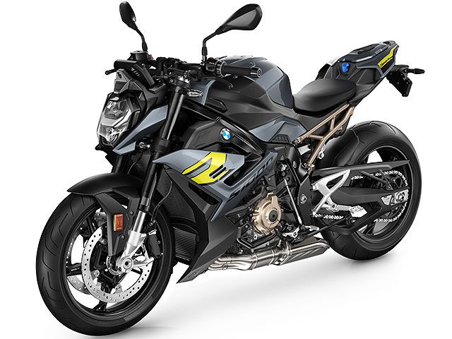 BMW S1000R: Уличный боец с наследием супербайка